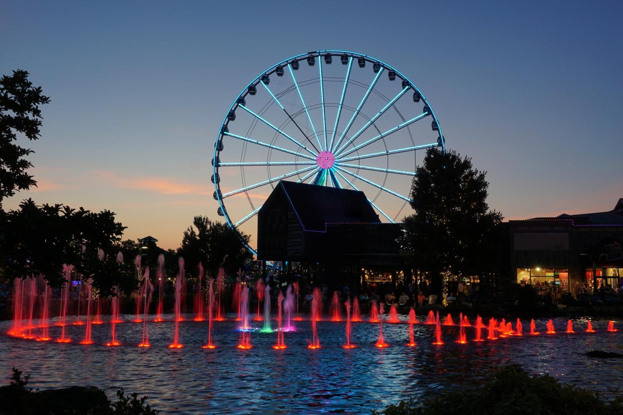 Alpine Splash - Luxury - Private Indoor Pool, Theatergaming, Large Yard, Pond, Basketball Court!!! Sevierville Esterno foto