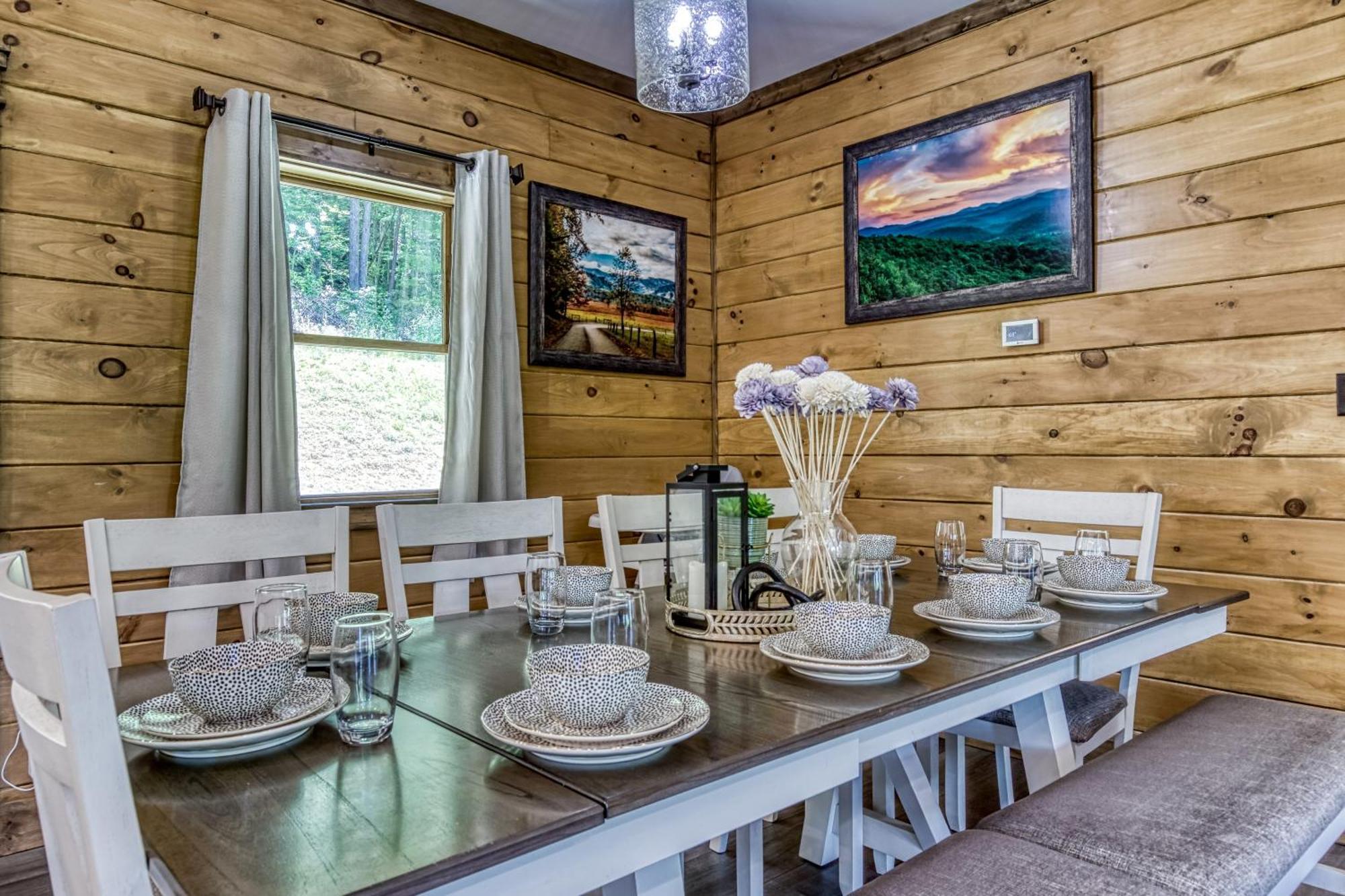 Alpine Splash - Luxury - Private Indoor Pool, Theatergaming, Large Yard, Pond, Basketball Court!!! Sevierville Esterno foto