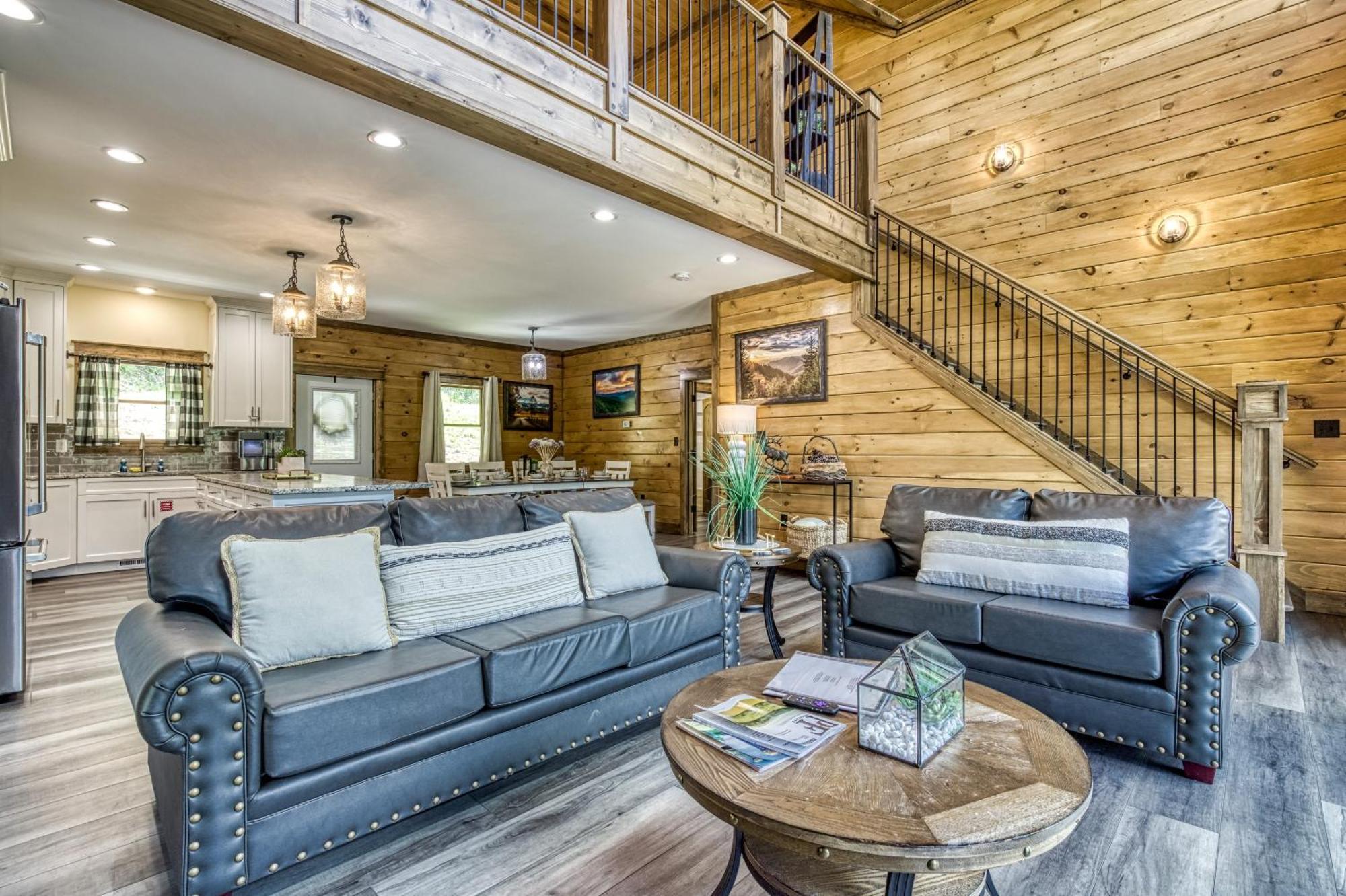 Alpine Splash - Luxury - Private Indoor Pool, Theatergaming, Large Yard, Pond, Basketball Court!!! Sevierville Esterno foto